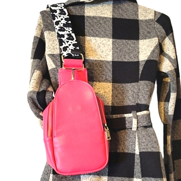 HOT PINK GUITAR STRAP SLING BAG - Picture 3 of 12